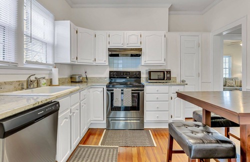 Kernersville Cottage | Quiet Cottage - King Bed - Near wedding venue & Restaurants - Long Term Allowed