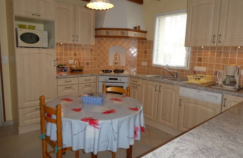 Le Croisic Cottage | Quiet cottage near beach and shops in Le Croisic with garden, Wi-Fi, 4 bedrooms