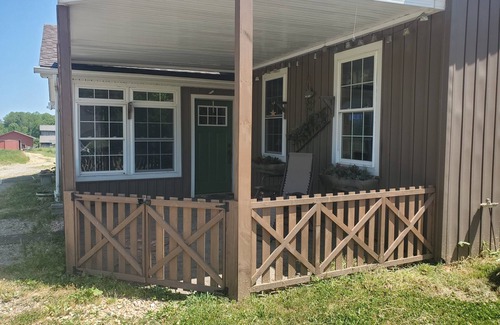 Dorset Cabin | Quiet Country Cabin close to Lake Erie, Interstate, and Ohio line