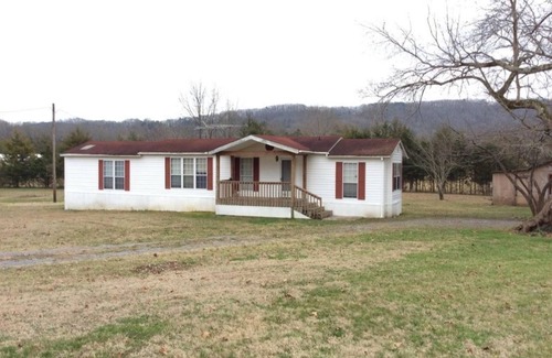 Ten Mile House | Quiet country home to fulfill your desire for relaxation and tranquility!