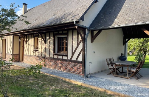 Triqueville House | Quiet country house with hiking trails. Dogs welcome.