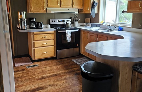 East Glacier Park House | Quiet Countryside.but just a few minutes from town!