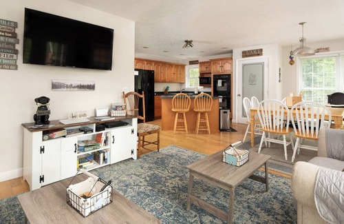 Big Creek House | Quiet Cove on the Quiet Side of the Lake