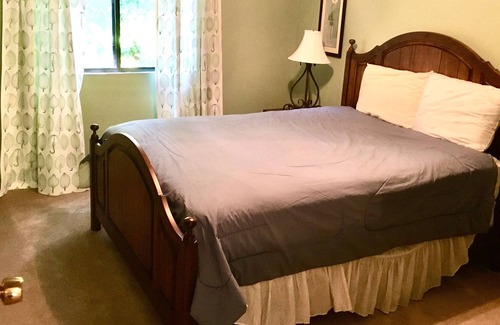 Livingston House | Quiet Cove Retreat