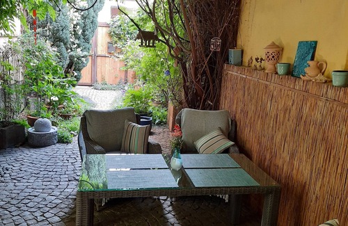 Oggersheim Apartment | Quiet, cozy small apartment on the ground floor in Oggersheim, shared use of garden