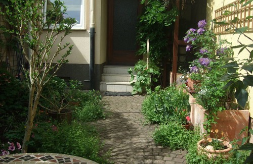 Oggersheim Apartment | Quiet, cozy small apartment on the ground floor in Oggersheim, shared use of garden