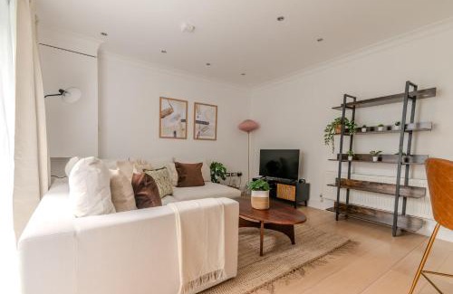 Dulwich Apartment | Quiet & Cozy 2BR Apt near Beautiful Dulwich Park