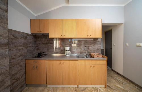 Kastel Sucurac Apartment | Quiet cozy apartment with pool