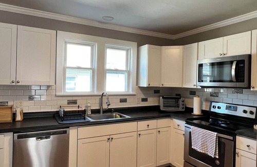 Utica House | Quiet & Cozy—Entire House—NO cleaning fee