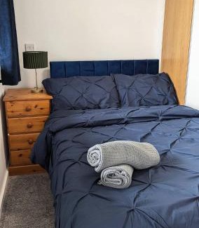 Sheffield House | Quiet, Cozy Flat & Garden In Leafy Sheffield Area