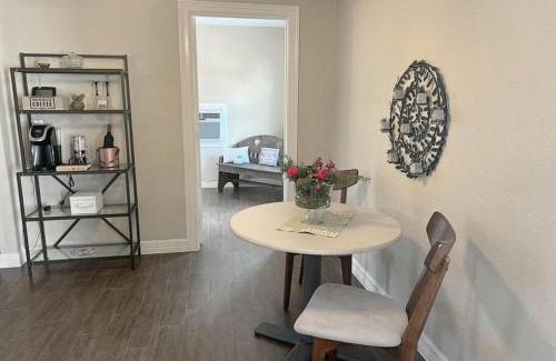 Manvel House | Quiet, Cozy Guesthouse with privacy