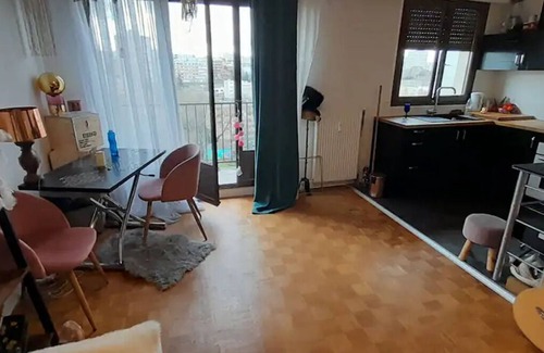 Bagnolet Apartment | Quiet, cozy nest opposite a park, close to public transport.