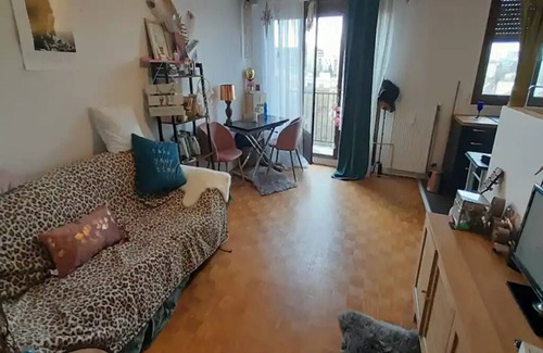 Bagnolet Apartment | Quiet, cozy nest opposite a park, close to public transport.
