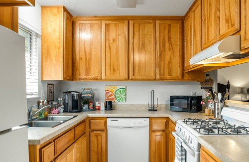 Chico House | Quiet & Cozy Private Home Perfect for Relaxation