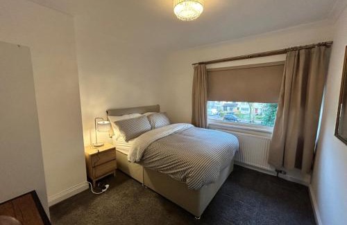 Birmingham House | Quiet Double room near Queen Elizabeth hospital and University