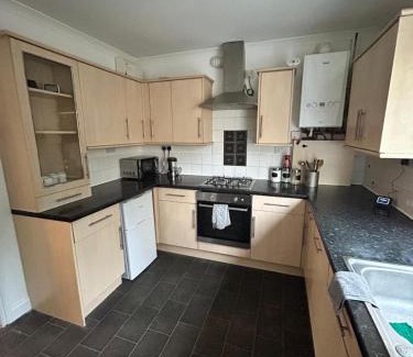 Birmingham House | Quiet Double room near Queen Elizabeth hospital and University