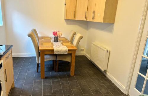 Birmingham House | Quiet Double room near Queen Elizabeth hospital and University