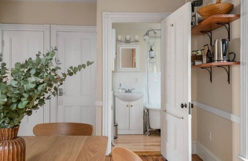 Parkside Apartment | Quiet Downtown 2BR Oasis - “The Nomad”