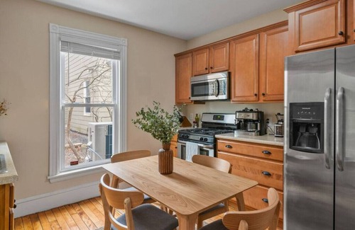 Parkside Apartment | Quiet Downtown 2BR Oasis - “The Nomad”
