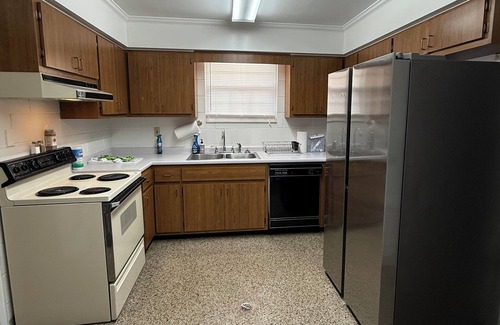 Statesboro House | Quiet Downtown - Very close to GSU & Downtown. Lots of parking for tailgating