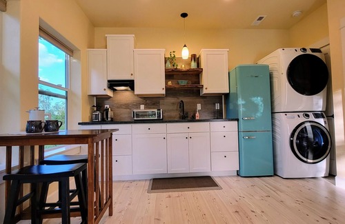 Jacksonville Apartment | Quiet, Elegant 1-bedroom Loft—Walkable to Trails, Live Music, and Wineries!