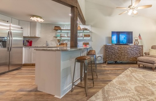Fontana Condo | Quiet Escape to Abbey Springs