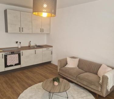 Neuhausen - Nymphenburg Apartment | Quiet Family Apartment - 10 min to Center & Oktoberfest - Free Parking - near Nymphenburg Palace & Botanical garden