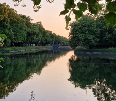 Neuhausen - Nymphenburg Apartment | Quiet Family Apartment - 10 min to Center & Oktoberfest - Free Parking - near Nymphenburg Palace & Botanical garden