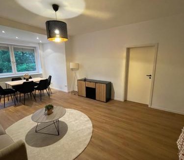 Neuhausen - Nymphenburg Apartment | Quiet Family Apartment - 10 min to Center & Oktoberfest - Free Parking - near Nymphenburg Palace & Botanical garden