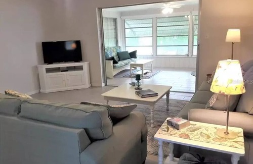 Southgate House | Quiet family home located centrally to beaches and downtown Sarasota
