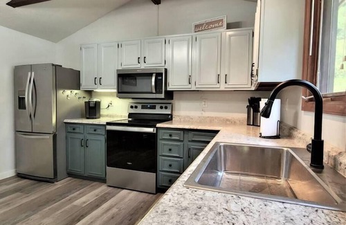 Smith Mountain Lake House | Quiet Family/Pet Lakeside Stay - Flat Lot!