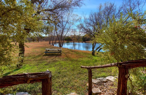 New Braunfels Villa | Quiet Farmhouse with Private Pond