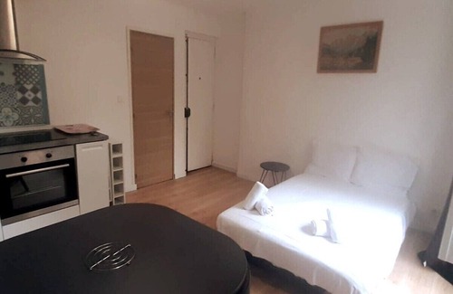 Montreuil Apartment | Quiet flat close to the metro