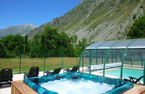 La Chapelle-en-Valgodemard Apartment | Quiet studio all comfort in a residence with swimming pool and Whirlpool spa