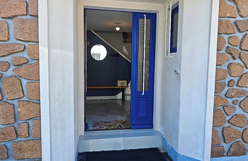 Cholet House | Quiet, friendly house 10pers Garden.garage+free parking.close to amenities