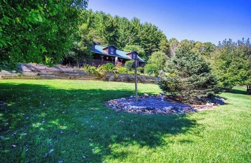 Creston House | Quiet Getaway Near Tweetsie Railroad High Gravity Adventure Park