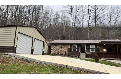La Follette House | Quiet Getaway