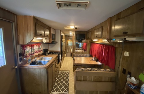 Salem House | Quiet Getaway