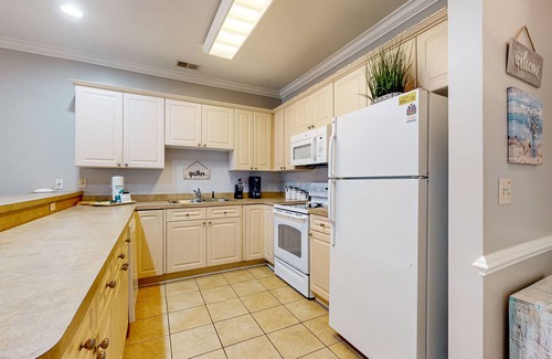 Central Myrtle Beach Condo | Quiet golf community with security, covered balcony, W/D, AC, & pool access