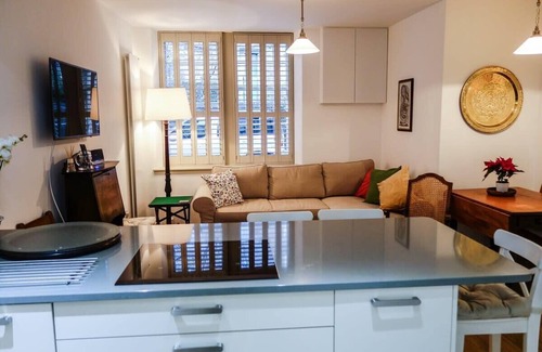 Marchmont Apartment | Quiet Ground Floor Mews Flat and parking