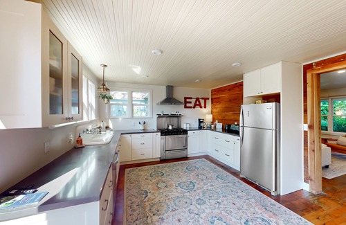 Graton House | Quiet half-acre near wineries with sunlit deck, guest room, & W/D - dog-friendly