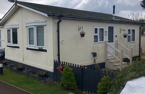 Aldborough Ski Chalet | Quiet holiday park on North Norfolk Coast. 5 minute walk to dog friendly beach.