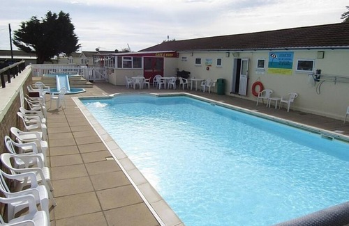 Aldborough Ski Chalet | Quiet holiday park on North Norfolk Coast. 5 minute walk to dog friendly beach.