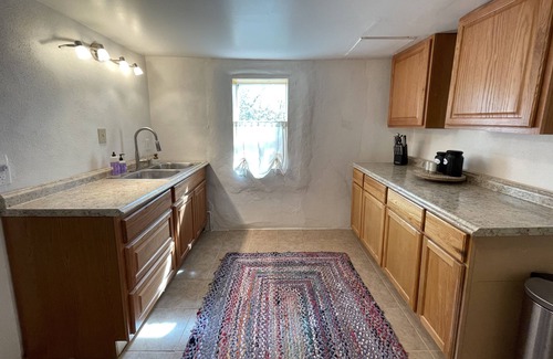 Valdez House | Quiet Home in Arroyo Seco