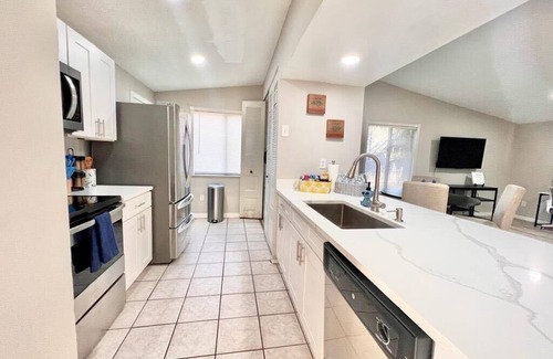 Fairvilla House | Quiet Home in Metrowest