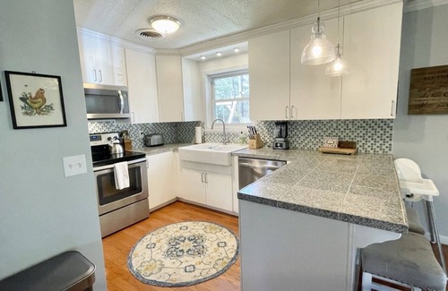 Oxford House | Quiet Home in the Woods, Minutes to Campus with a Gorgeous Back Porch!