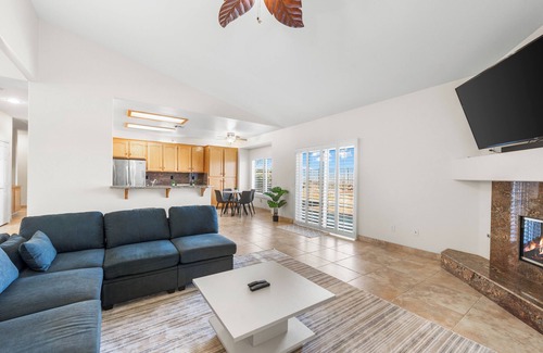 Palmdale House | Quiet home in West Palmdale Hills W/Pool