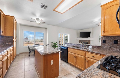 Palmdale House | Quiet home in West Palmdale Hills W/Pool