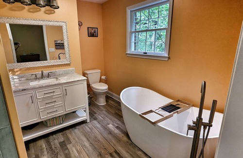 Maryville House | Quiet Home near Amenities