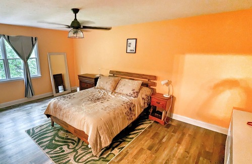 Maryville House | Quiet Home near Amenities